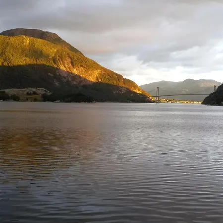 Lysefjord's Pearl - The Boathouse By The Preikestolen بيت للعطل Jørpeland