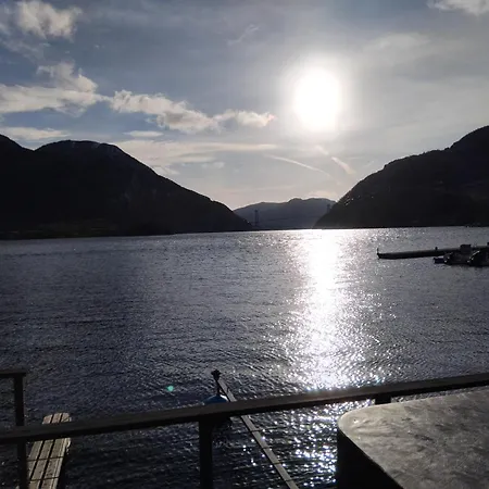 Lysefjord's Pearl - The Boathouse By The Preikestolen 요플란드