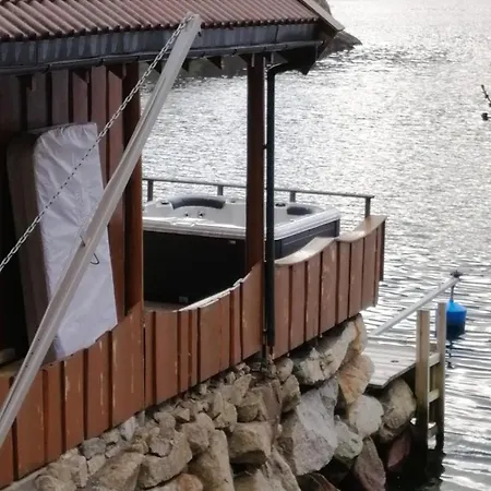 Lysefjord's Pearl - The Boathouse By The Preikestolen Holiday home *